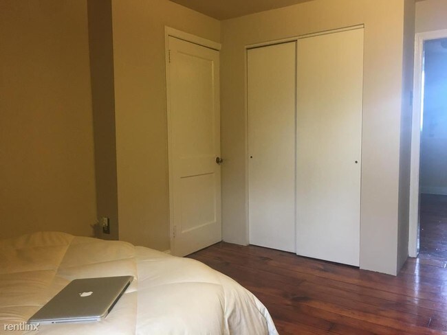 Building Photo - 1 br, 1 bath Apartment - 249 Pine St 4 Unit 4