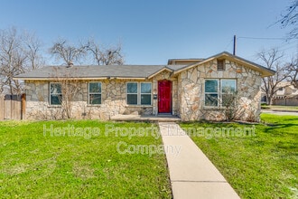Building Photo - 479 S Sycamore Ave