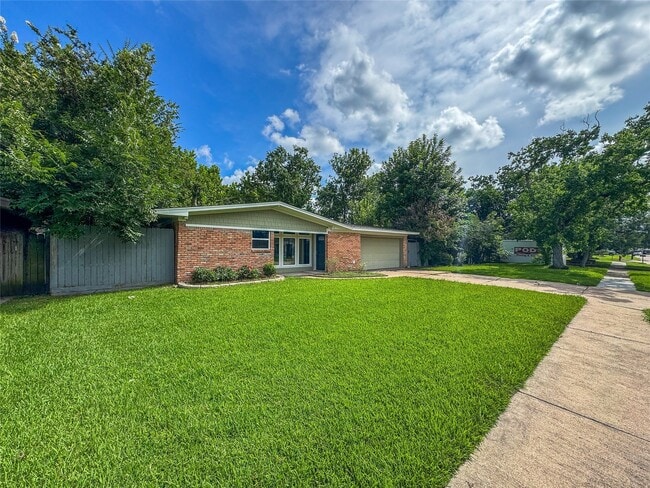Building Photo - 2309 Bayou Dr