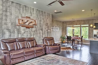 Building Photo - 2107 Stuart St