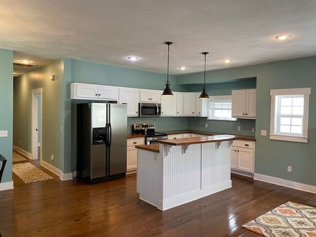 Building Photo - Leasing