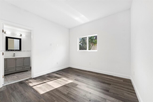 Foto del edificio - 7705 NW 3rd Ave