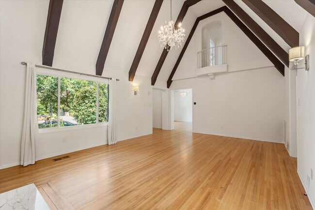 Foto del edificio - 4 bed / 3 bath home with a pool - Next to ...