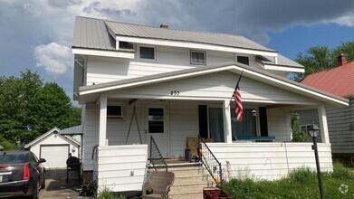 Building Photo - 233 Morse St