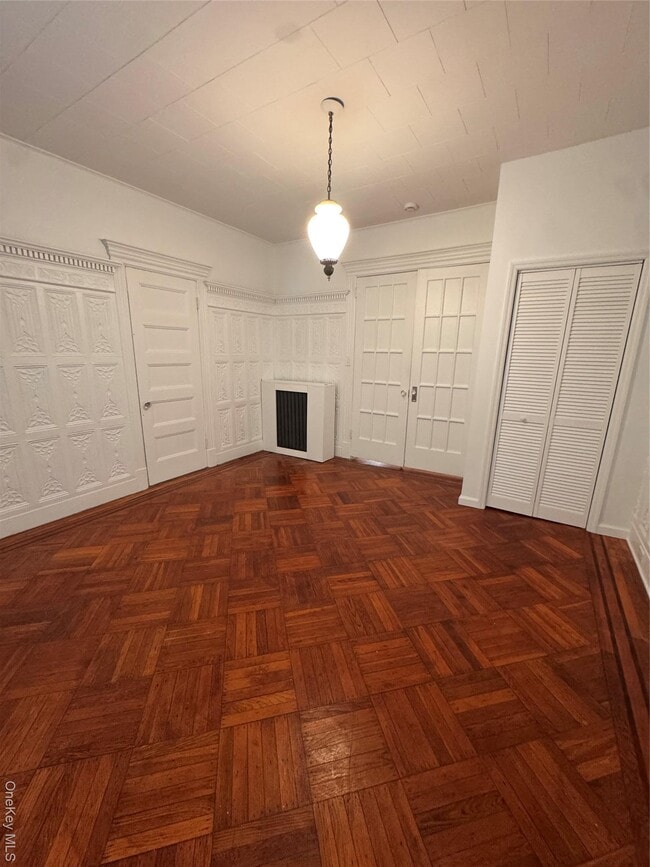 Foto del edificio - 516 Morris Park Ave