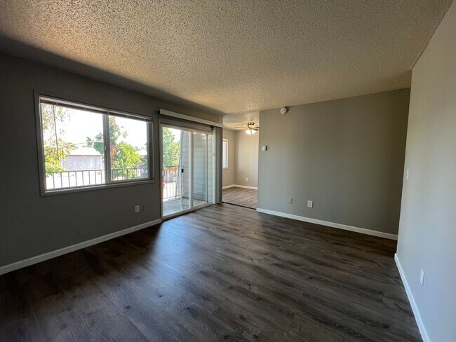Building Photo - Executive East