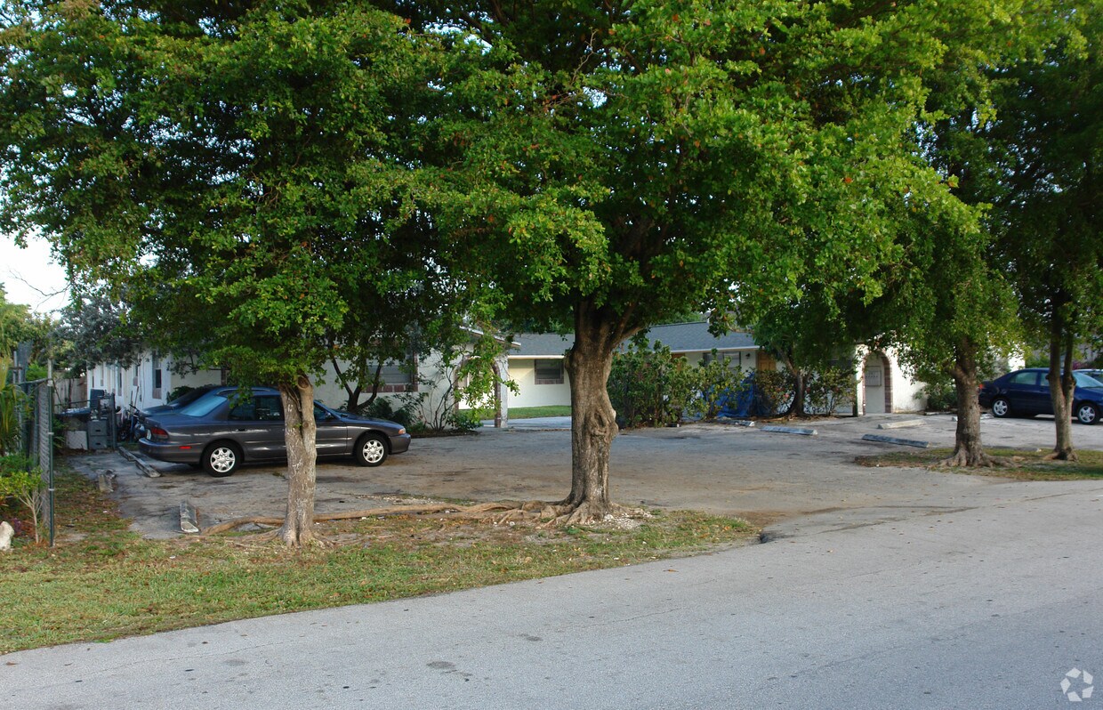 Building Photo - 1333 SW 44th Ave