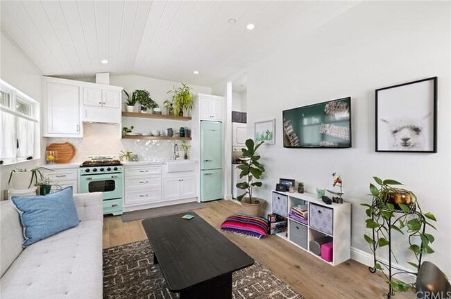 Foto del edificio - 489 Jasmine St