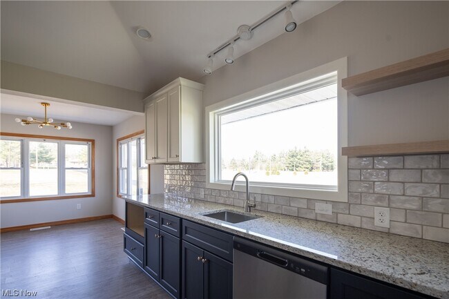 Foto del edificio - 471 Ridge Rd