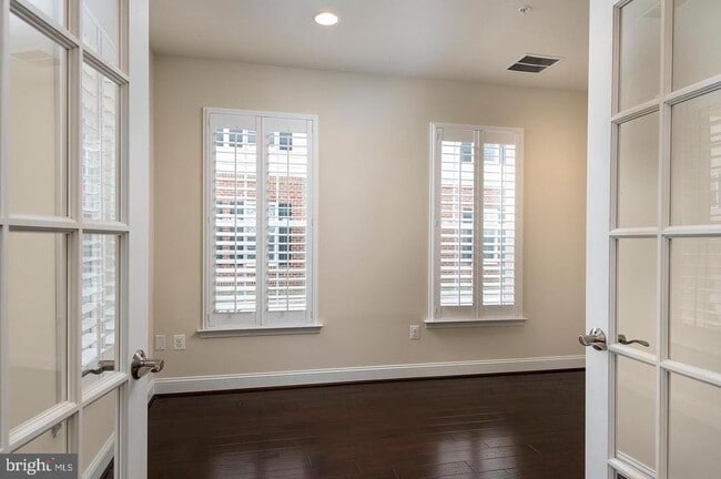 Building Photo - 115 Meridian Ln