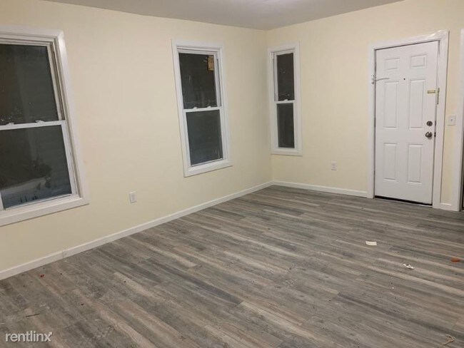 Building Photo - 2 E 18th St