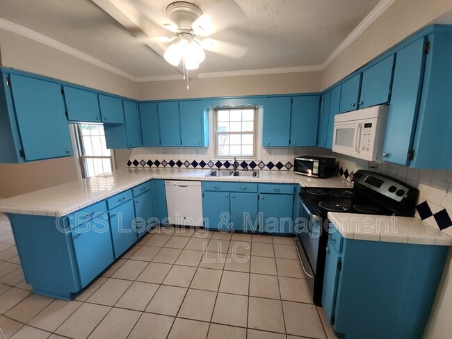 Building Photo - 5005 Hearthstone Dr