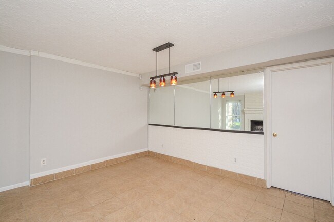 Foto del edificio - 8728 Wilcrest Dr