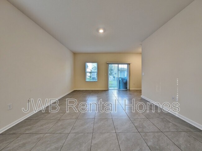 Building Photo - 268 Aralia Ln