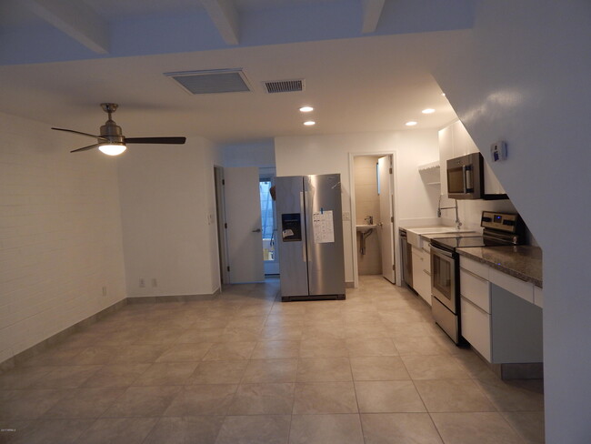 Building Photo - 2021 S Granada Dr