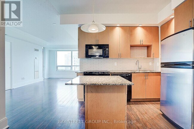 Photo du bâtiment - 181-1181 Wynford Dr