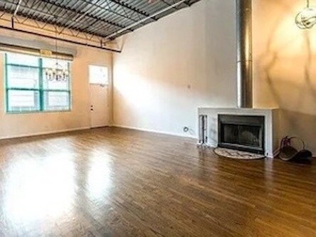 Foto del edificio - 312 N May St