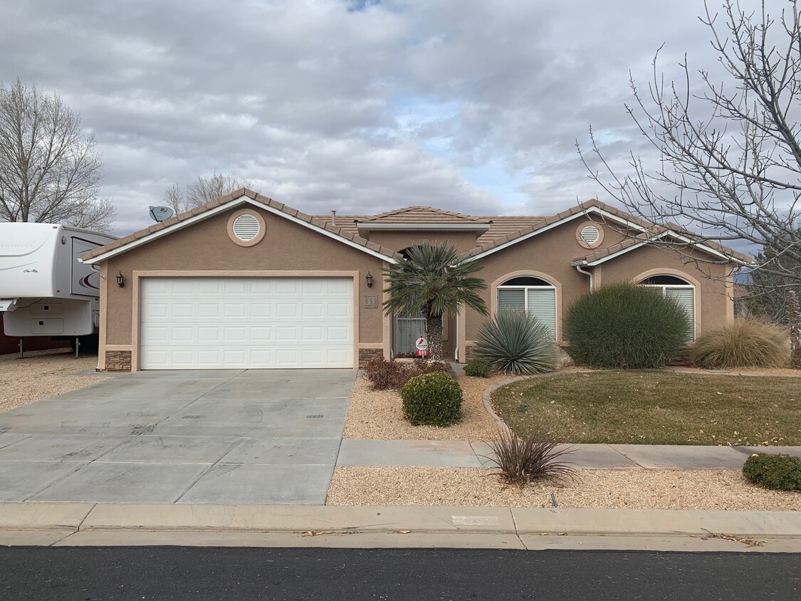 Primary Photo - Single Family Home Near Desert Hills High ...