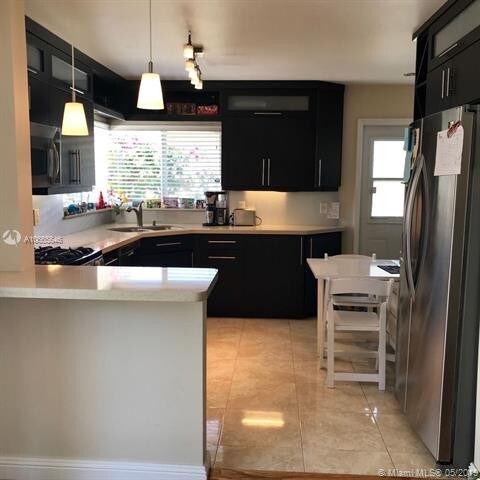 Foto del edificio - 9208  Byron Ave  9208