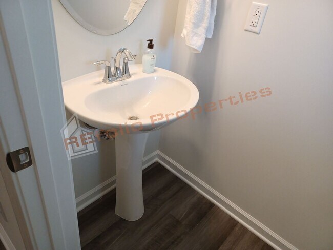 Foto del edificio - Great Location! 3 Bedroom 1-Car Garage Tow...