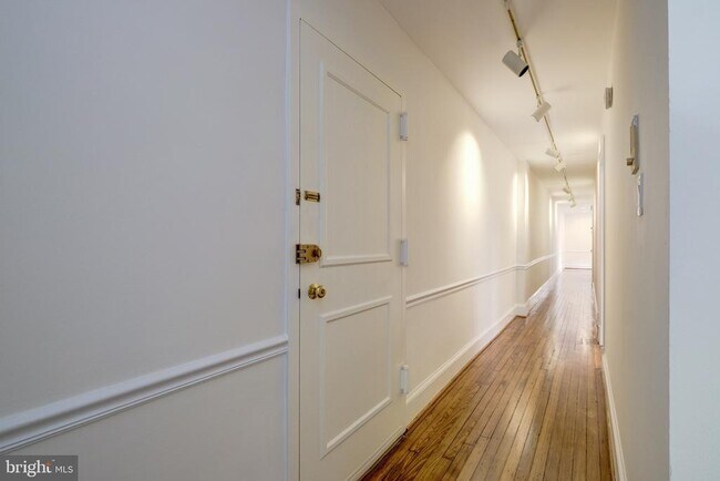 Building Photo - 1613 30th St NW