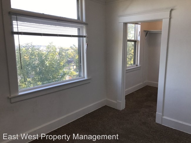 Building Photo - 2125 W 4th St