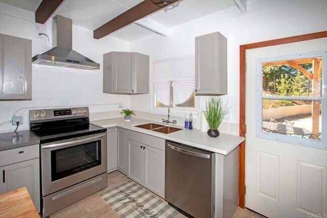 Building Photo - Guajome 1 Bedroom 1 Bath plus office Space...