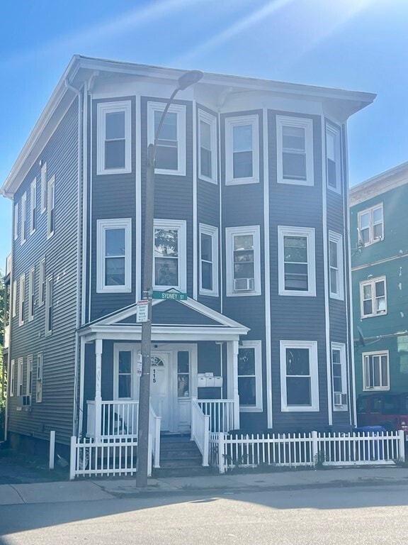 Primary Photo - 115 Sydney St