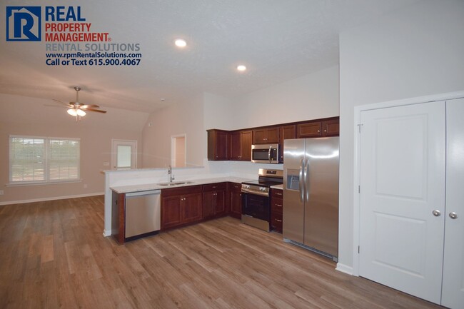 Building Photo - BRAND NEW 3 bedroom home in Shelbyville! A...