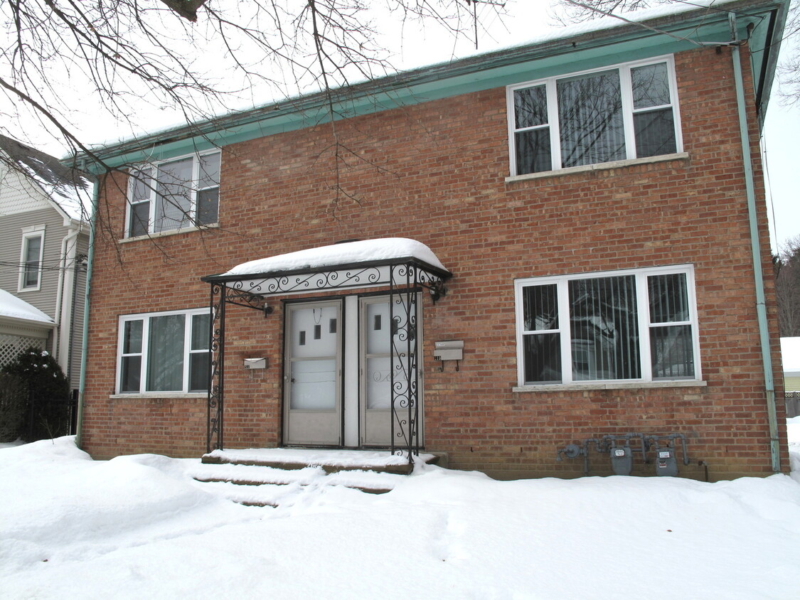 Primary Photo - 219 S Stewart Ave