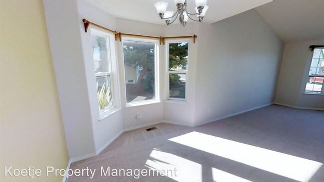Foto del edificio - 4 br, 2.5 bath House - 1686 SW Union St.
