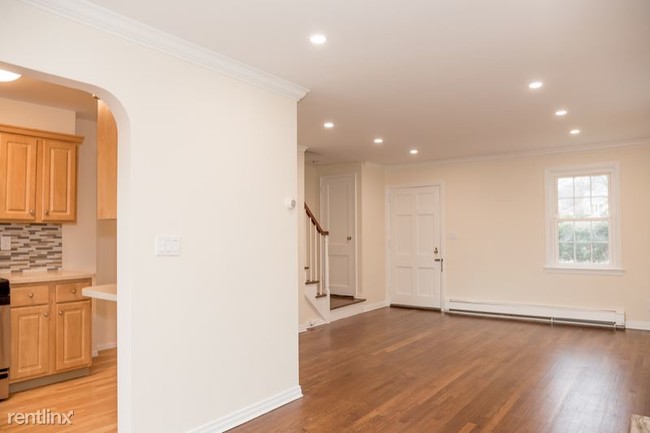 Building Photo - 2 br, 2 bath Townhome - 46 Elkan Rd