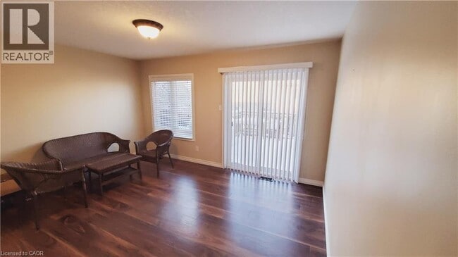 Building Photo - 10 Foxglove Crescent