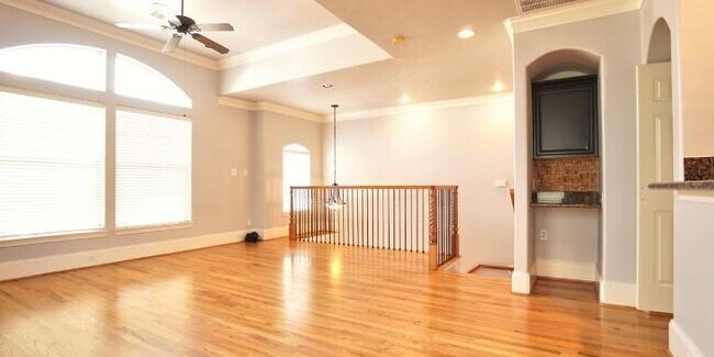Building Photo - 1754 Aden Dr