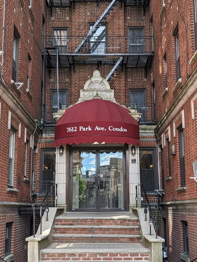 Entrada - 7612 Park Ave