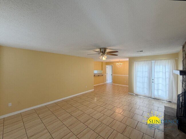 Building Photo - Adorable 3 Bedroom Home in Bluewater Bay!