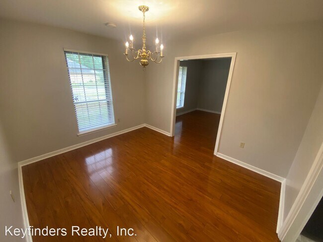 Foto del edificio - 3 br, 2 bath House - 680 Bromley Dr.