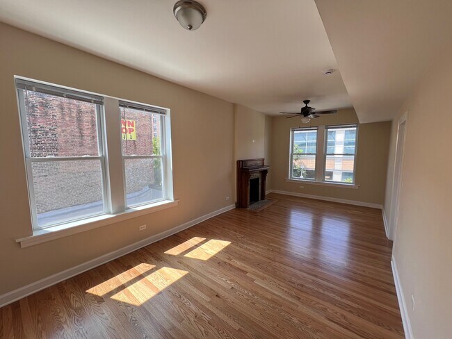 Foto del edificio - 4449 N Broadway St