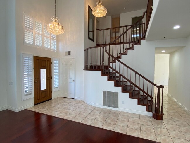 Building Photo - Pasatiempo 4 Bedroom Home