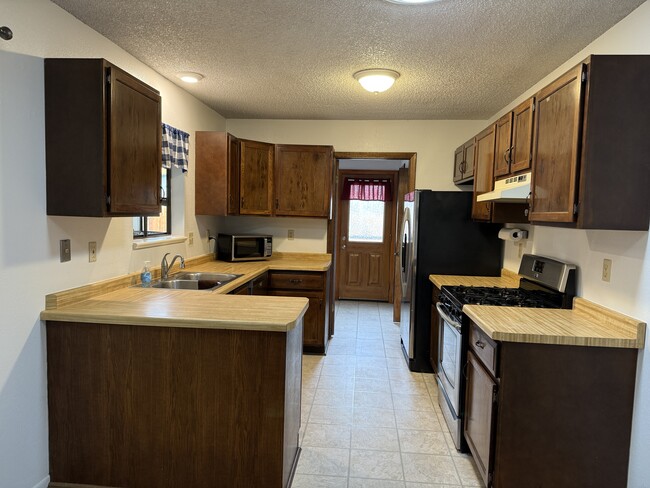 Kitchen - 3054 Wellington Ave