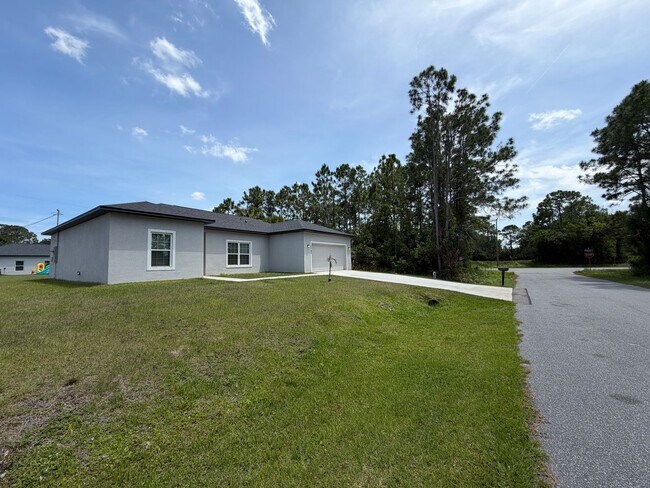 Building Photo - Adorable 3 Bedroom / 2 Bathroom Home in Palm Bay!!