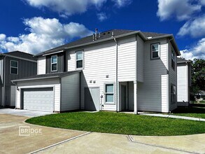 Building Photo - 430 Huisache St