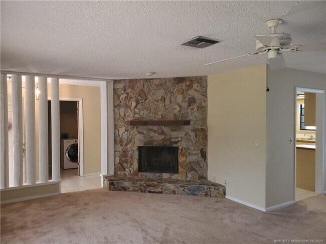 Building Photo - 3096 SE Glasgow Dr
