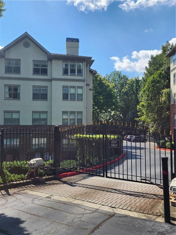 Primary Photo - 5559 Glenridge Dr
