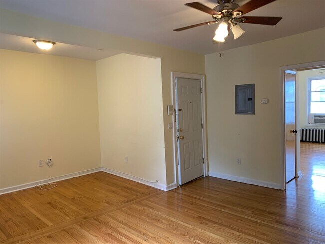 Foto del edificio - 327 Park Ave