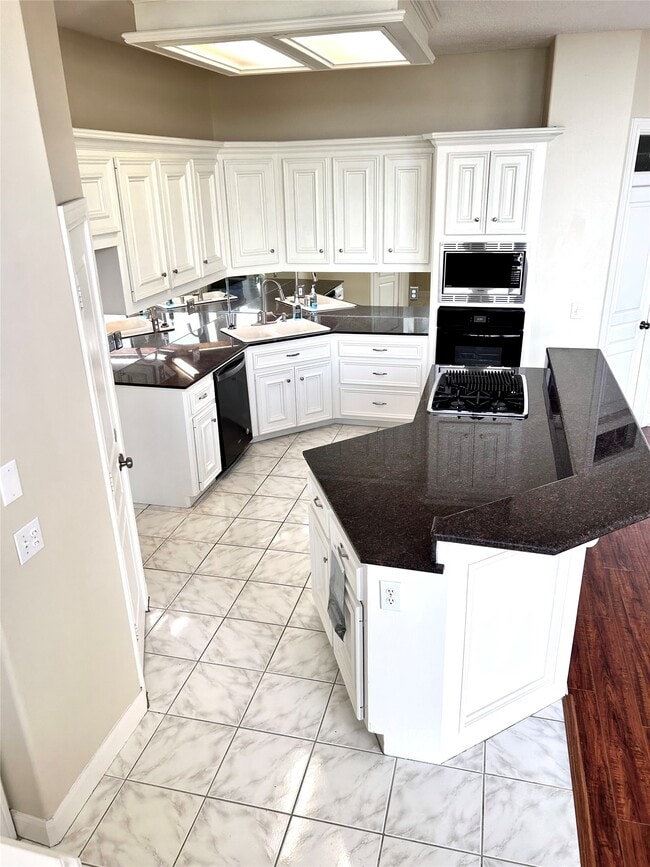 Building Photo - 807 Kipp Ave