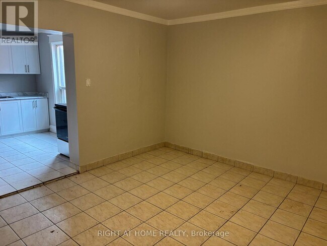 Building Photo - 507 Oakwood Ave