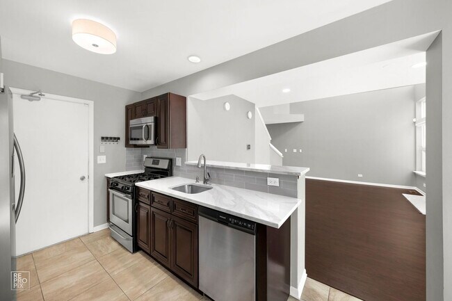 Foto del edificio - 109 Holmes Way