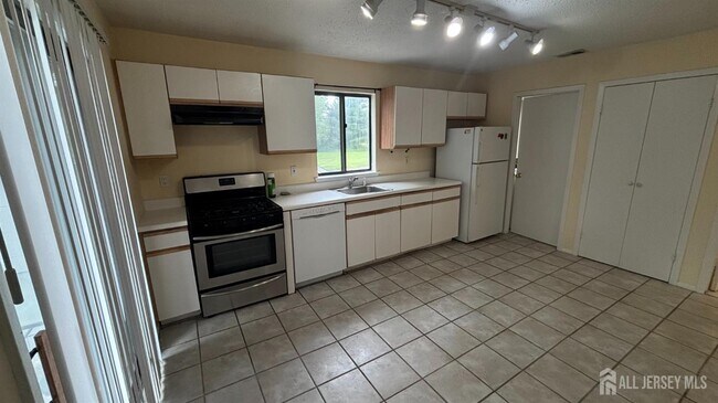 Building Photo - 178 Linda Ln