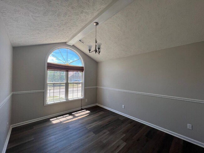 Building Photo - 137 Spring Valley Dr